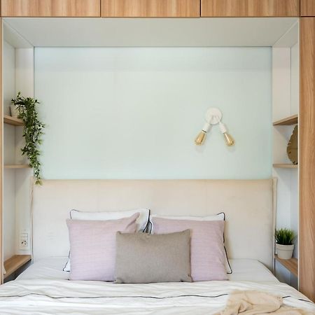 Candy Land Downtown Apartment Bucarest Esterno foto
