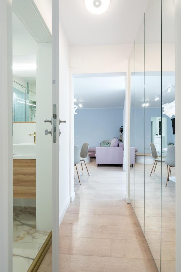 Candy Land Downtown Apartment Bucarest Esterno foto