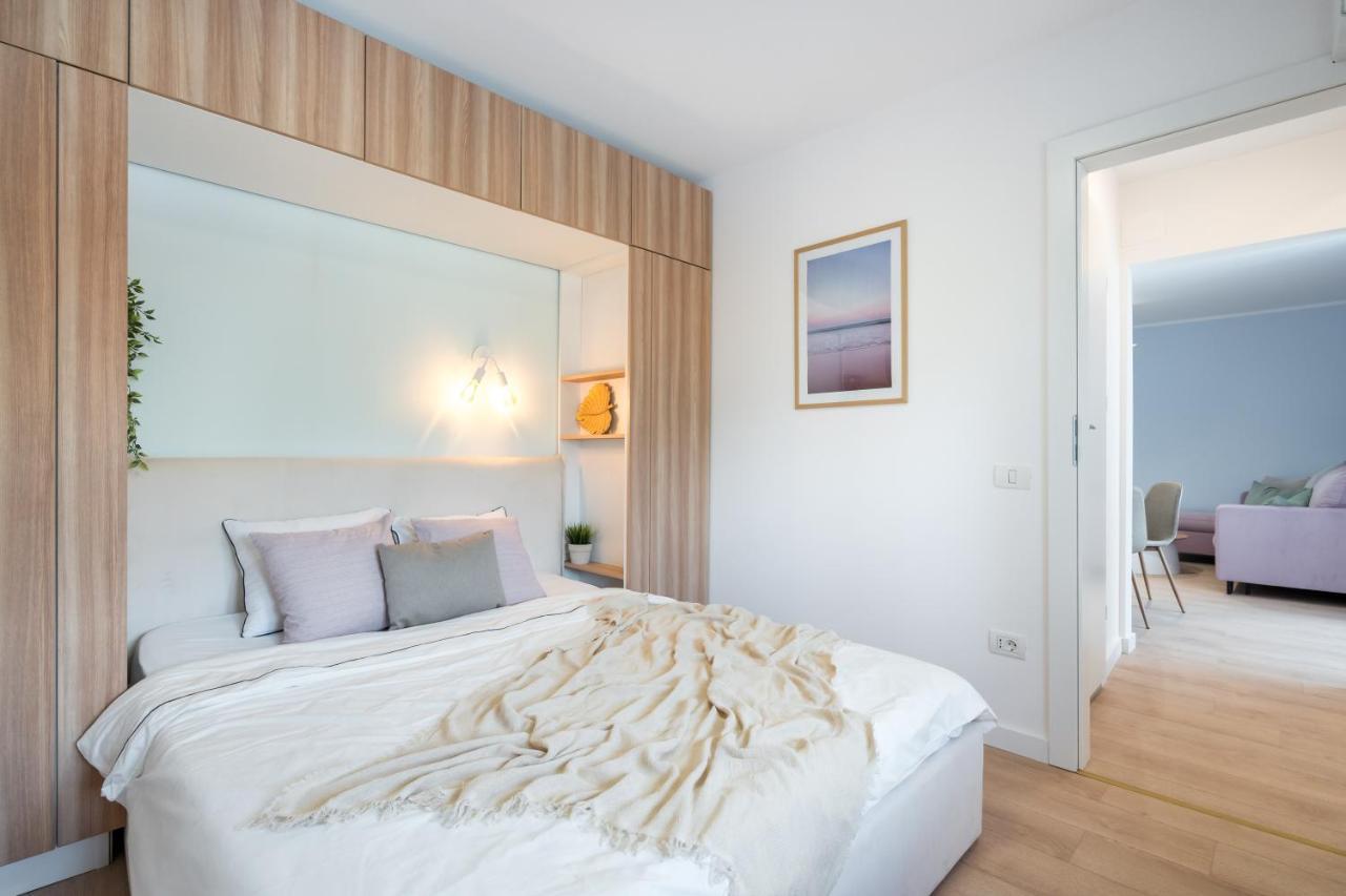 Candy Land Downtown Apartment Bucarest Esterno foto
