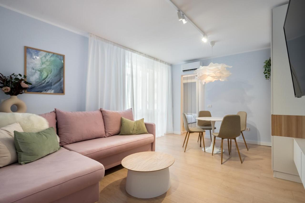 Candy Land Downtown Apartment Bucarest Esterno foto