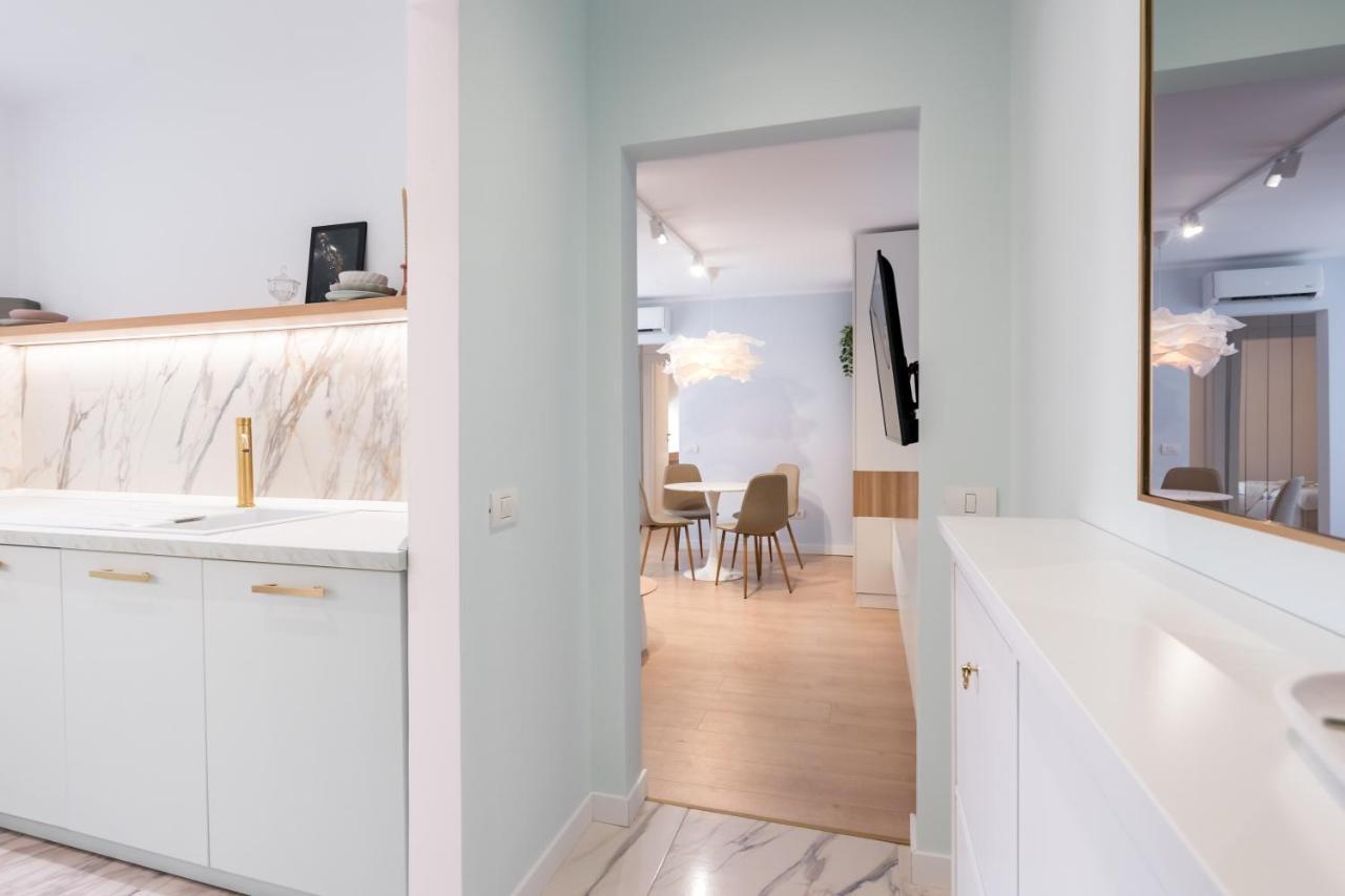 Candy Land Downtown Apartment Bucarest Esterno foto