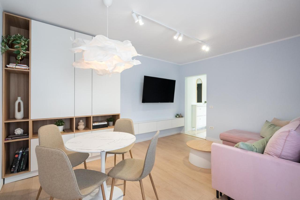 Candy Land Downtown Apartment Bucarest Esterno foto